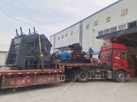 1000*700液壓對輥制砂機，1210反擊破發(fā)往四川