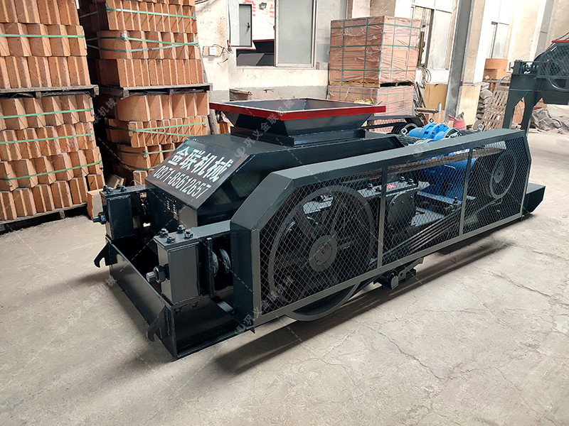 2PG610x400對輥破碎機(jī)發(fā)往福建破碎鵝卵石