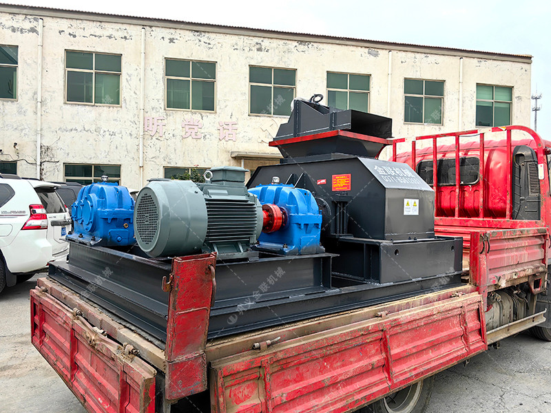 對(duì)輥破碎機(jī)發(fā)往山東破碎青石