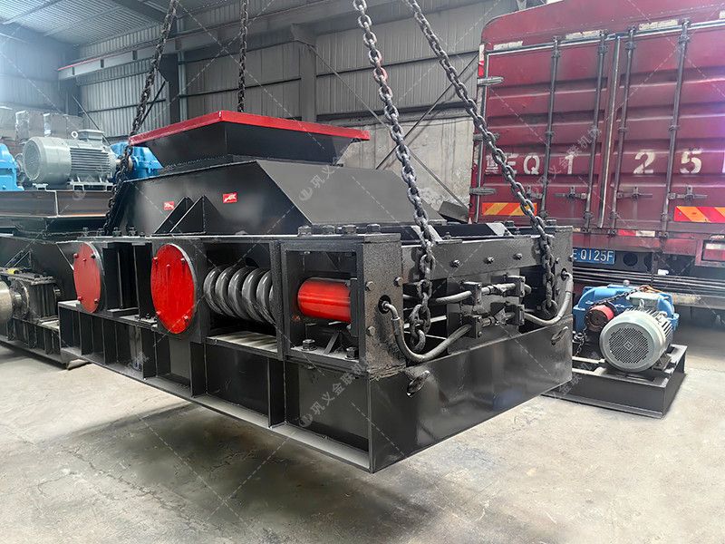 2PC800*600對輥破碎機(jī)發(fā)往廣東_破碎鈣石