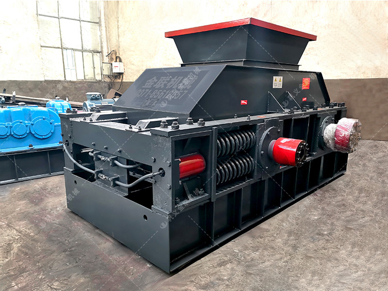 2PG1200*800連軸式對(duì)輥破碎機(jī)發(fā)貨現(xiàn)場(chǎng)圖_發(fā)往四川_鵝卵石制砂