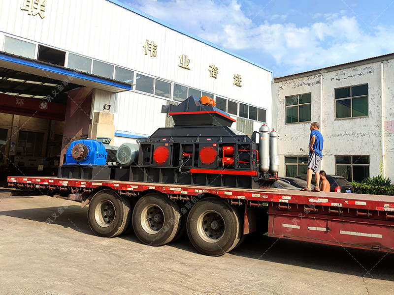 2PG1200x800大型液壓對(duì)輥破碎機(jī)發(fā)往甘肅