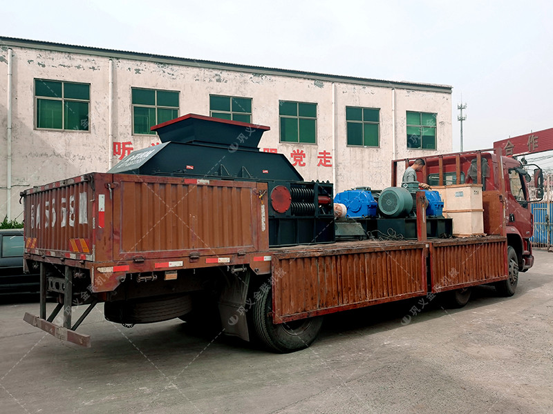2PG1208大型對(duì)輥破碎機(jī)發(fā)往湖北