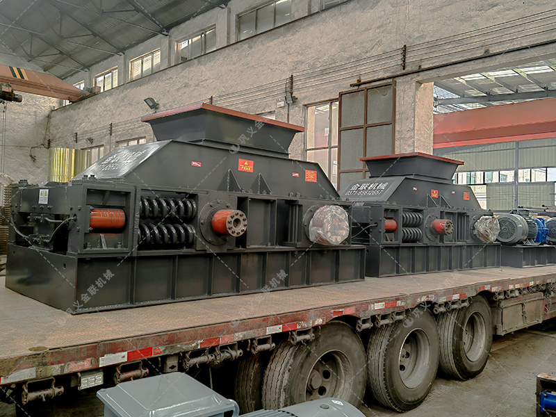 時(shí)產(chǎn)100噸瓜米石對(duì)輥制砂機(jī)有哪些型號(hào)？?jī)r(jià)格多少？