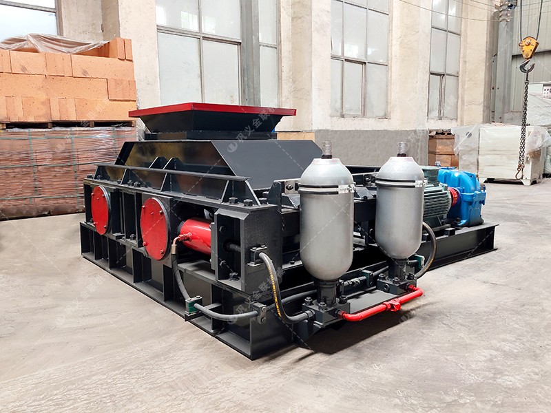 如何正確操作石英石對輥制砂機以提高生產(chǎn)效率？