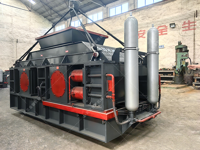 時產(chǎn)100噸和200噸的石灰石生產(chǎn)線，選擇的液壓對輥制砂機有何不同？